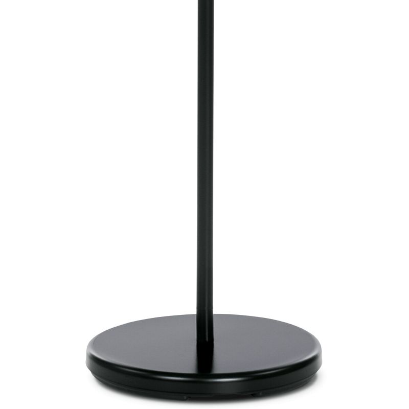 Vešiak v minimalistickom dizajne čierny