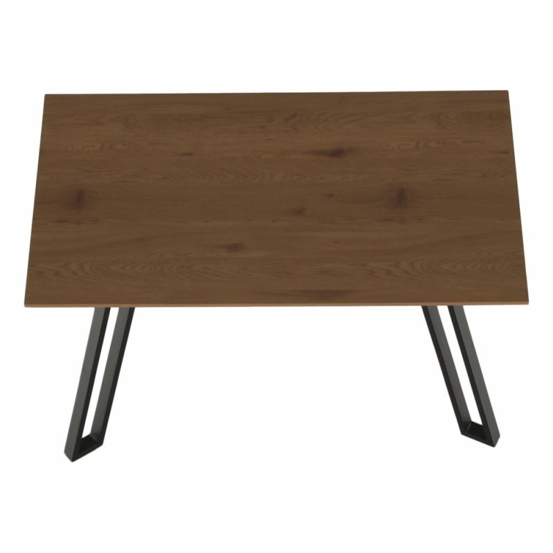 Jedálenský stôl vyrobený z MDF v dubovom prevedení