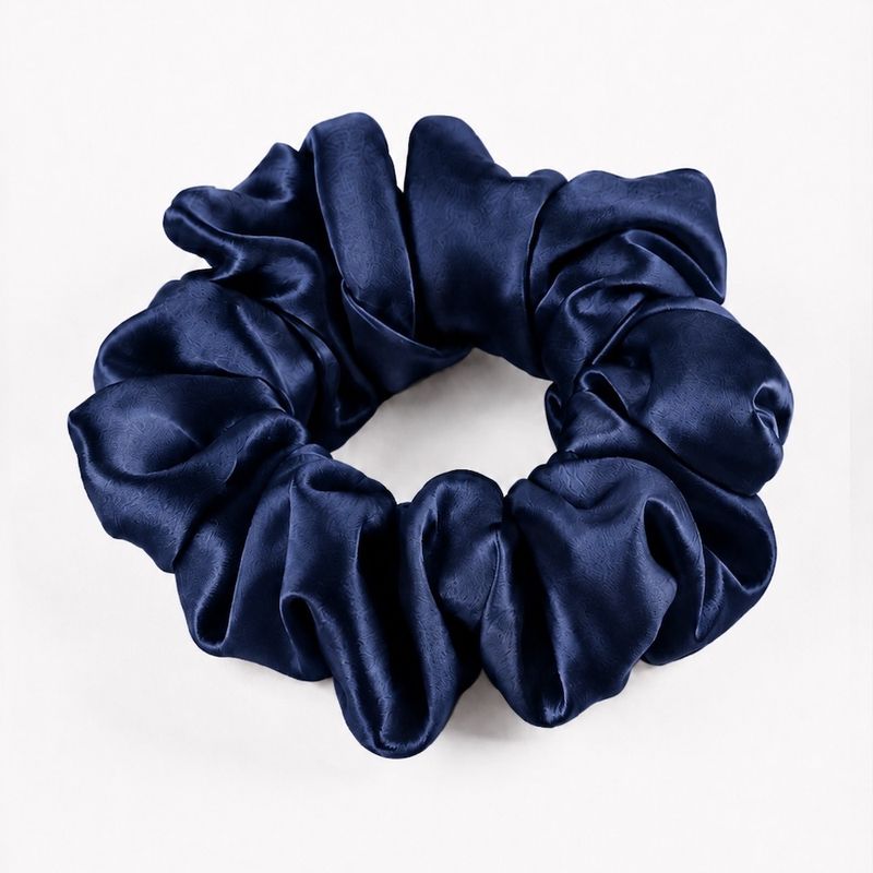 Hodvábna gumička do vlasov tmavo modrá – Made in Slovakia