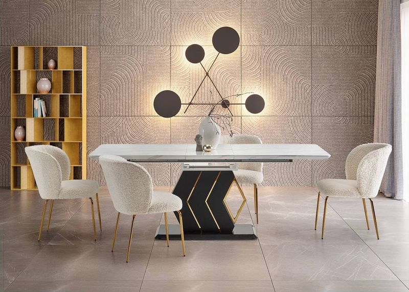 Elegantná jedálenská stolička zlatá – krém