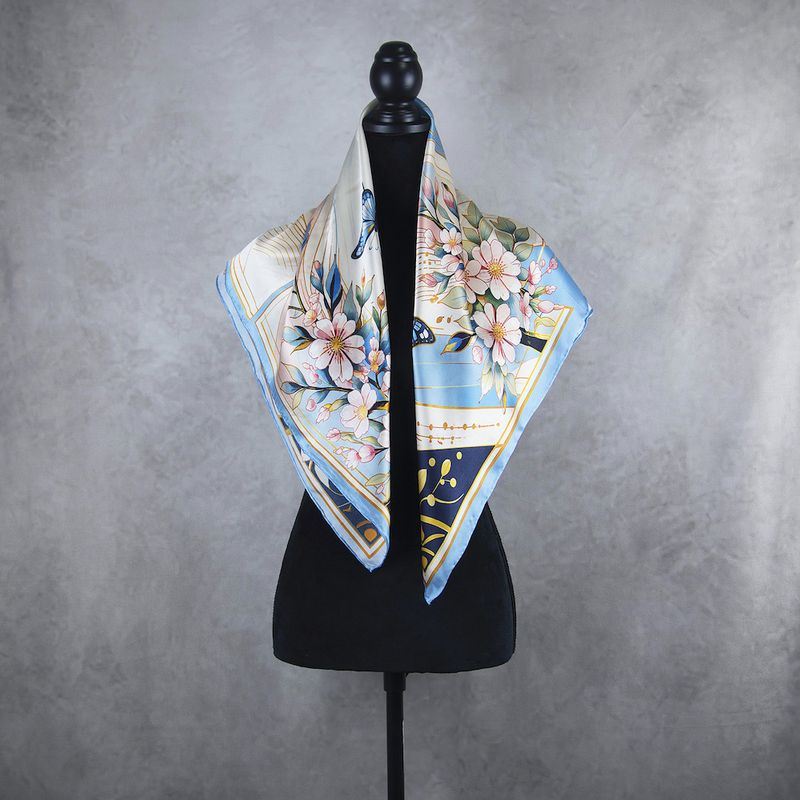Hodvábna šatka JARNÁ ZÁHRADA – MODRÁ, 100 % prírodný hodváb, 90 × 90 cm