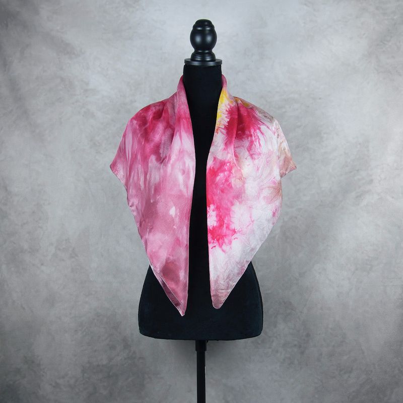 Hodvábna šatka VZOR_40, 80 × 90 cm, Made in Slovakia