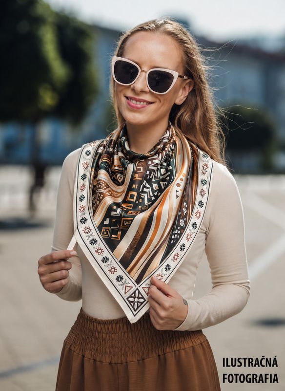 Hodvábna šatka ČIČMANY – SLOVENSKO, 100 % prírodný hodváb, 90 × 90 cm