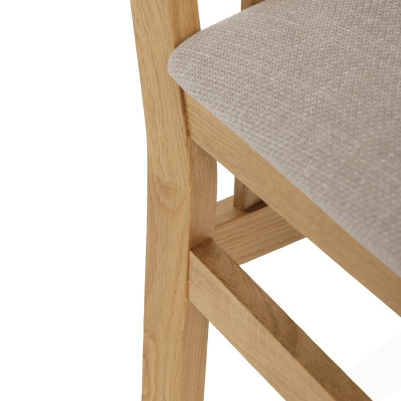 Drevená jedálenská stolička vo farbe dub čalúnená béžovou látkou