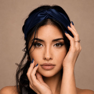 Hodvábna čelenka tmavo modrá – Made in Slovakia